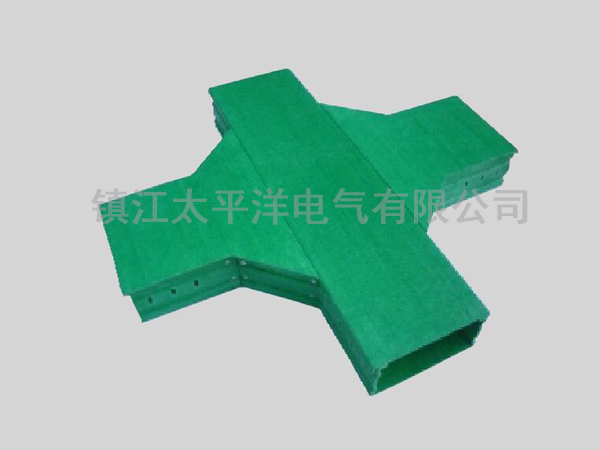 玻璃(li)鋼水(shui)平四(si)通